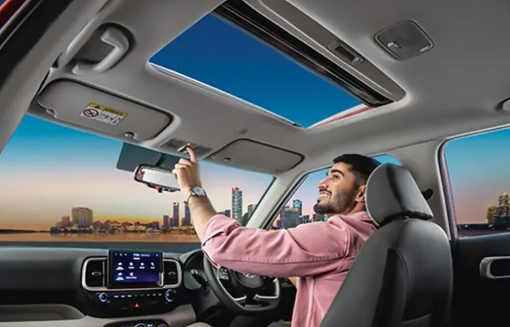 hyundai venue e+ variant electric sunroof