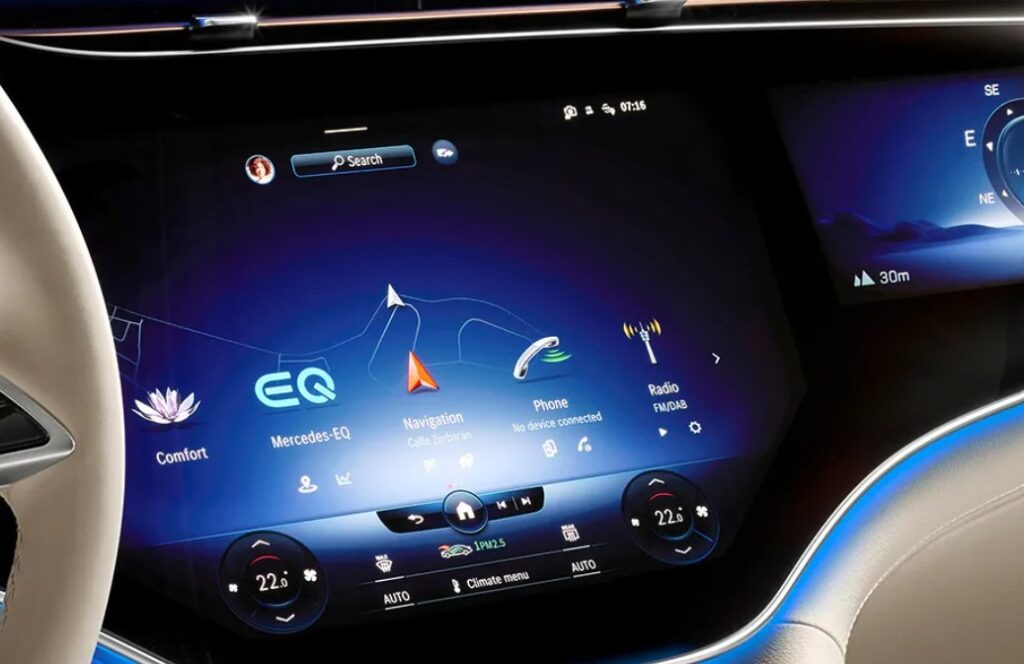 mercedes benz eqs suv infotainment screen