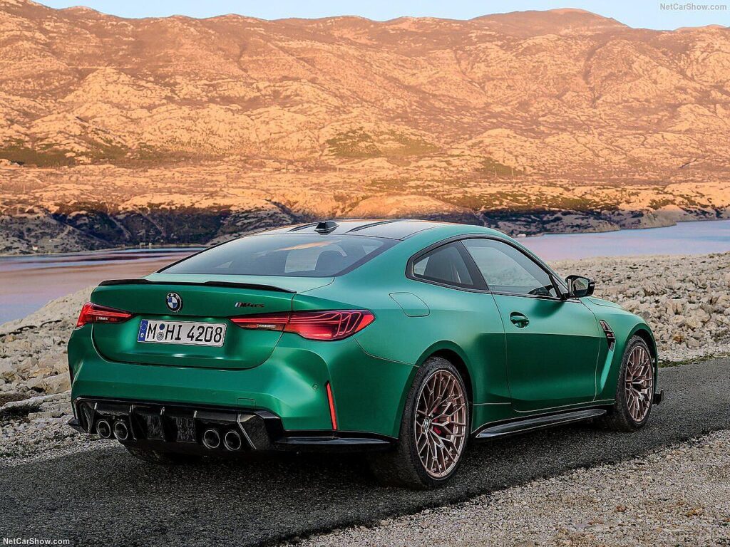 bmw m4 cs right rear view